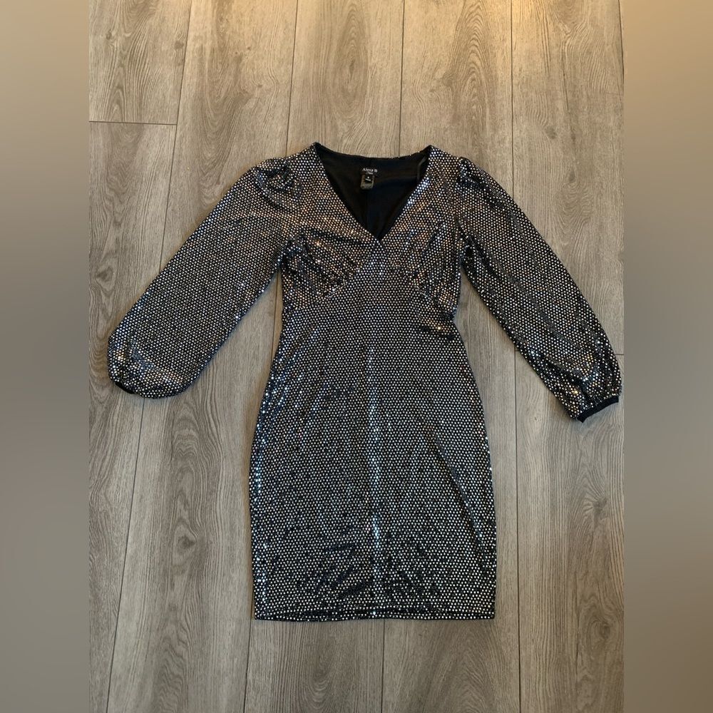 Alexa B nites woman’s dress perfect for date night. NWOT